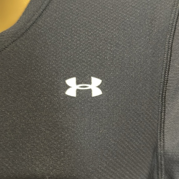UNDER ARMOUR Women’s V-Neck HeatGear Tee, Size M, EUC - Picture 2 of 6